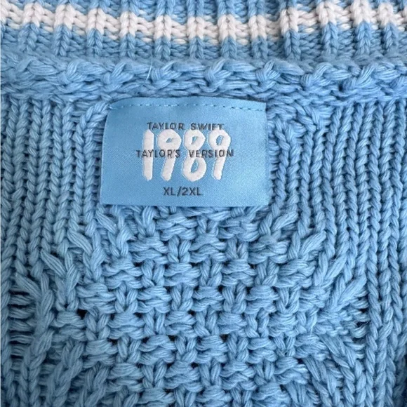 Official Taylor Swift 1989 Cardigan Brand New Sold Out - Picture 5 of 5